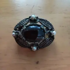 昭和レトロ ヴィンテージ風 黒い石とパールのブローチ