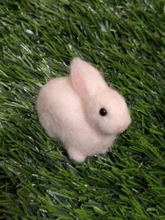 羊毛フェルト☆ うさぎ ハンドメイド ぬいぐるみ　置物　白のサムネイル