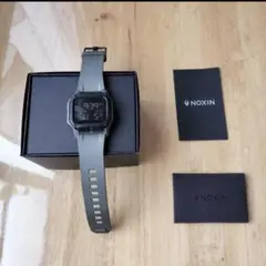送料無料　NIXON　ニクソン　グレー　デジタル腕時計のサムネイル