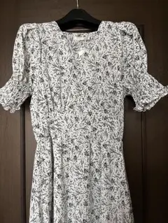 Ray Cassinレイカズン　ワンピース　白　花柄ワンピース新品未使用品