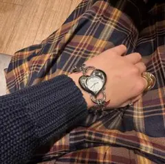 TINA:JOJU N ハート型ブレスレット時計 美品 TINA:JOJUN ハート型 時計ブレスレット 新品未使用、未開封