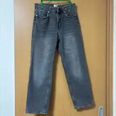 H&M グレー ストレートデニムパンツ