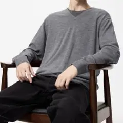 ユニクロ　エクストラファインメリノ Vネックセーター（長袖）　グレー