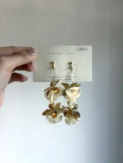 花モチーフ ゴールド イヤリング