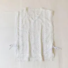 【極美品】インゲボルグ　ベスト　ケミカルレース　近年モデル　リボン　Vネックのサムネイル