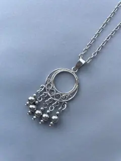 シルバー調ビーズ付き円形ペンダントネックレス