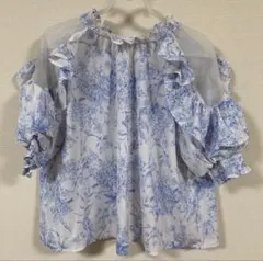 ワンアフターアナザーナイスクラップ　フリル肩あきリボンブラウス　ブルー