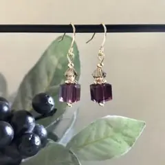 クリスタルガラスビーズのロココ調ピアス