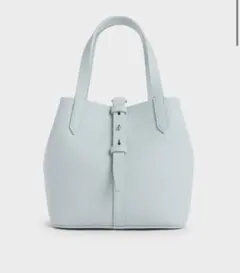 CHARLES & KEITH ベリル リサイクルレザーバケツバッグ ブルー - メルカリ