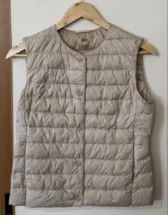 美品　UNIQLO ユニクロ　ウルトラライトダウン　ダウンベスト　ベージュ　S