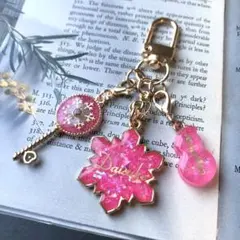 3934】オーボエ ピンクオーバル型 お花もピンク♡吹奏楽キーホルダー 