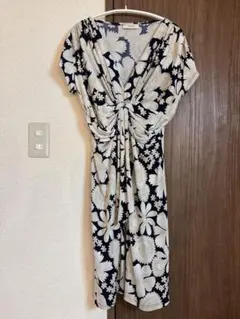 12/31まで限定価格　フランス製　花柄　ワンピース　ネイビー　フィフィール