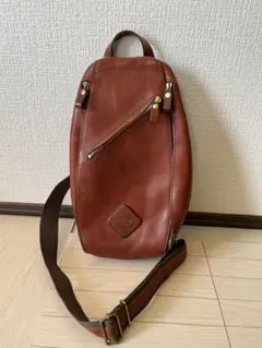 HERZ 本革 レザー ボディバッグ ショルダーバッグ