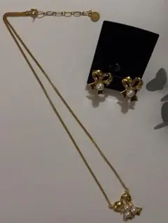 クレージュ　ゴールドリボンモチーフネックレス