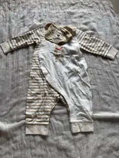 犬のイラスト付きロンパース