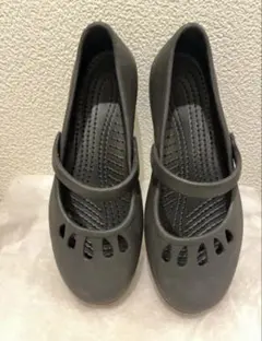 ブラックラバーサンダル ストラップ付き