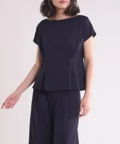 YVONヘプラムフレンチスリーブ紺色カットソー（サイズ９号）のサムネイル