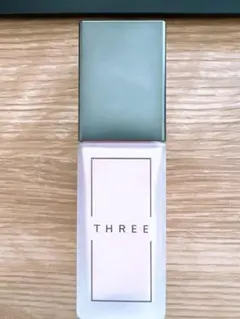 【プライマー/送料込】THREE アドバンスドエシリアルスムースオペレーターのサムネイル