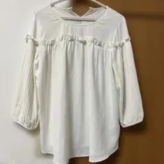 アテンション　フリルブラウス
