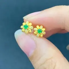 本翡翠ピアス　k18 ダイヤ　ミャンマー産　緑　アイス系　可愛い菊 陽緑夏っぽい