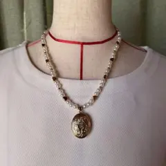 パールとビーズのオーバル ロケットペンダントネックレス