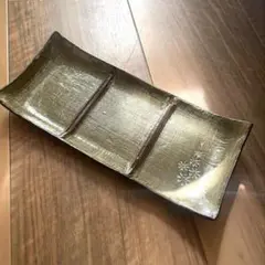 陶器　3つの仕切りがあるお皿