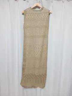 ベージュ 透かし編み ノースリーブ ロングワンピース⭕️アーバンリサーチ