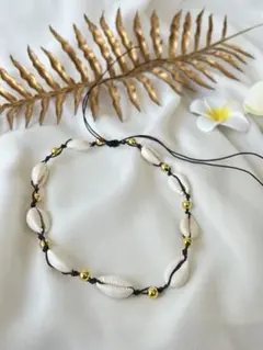 貝殻と金属ビーズのネックレスチョーカー