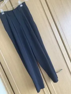 UNIQLO ドレープリラックス　テーパードアンクルパンツ 黒色