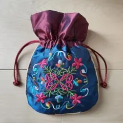 台湾　サテン刺繍ポーチ