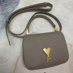 AMI PARIS レディース　ミニショルダーバッグ　カーキ　クロスボディバッグ
