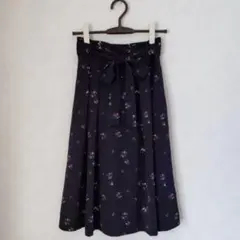 ハニーズ Honeys スカート 黒 小花柄 リボンベルト サイズМ 膝丈