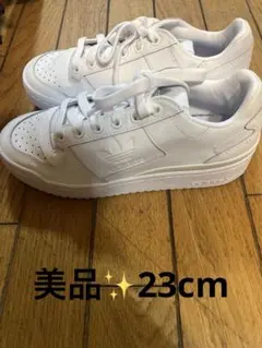 あ*き様 k*o様 adidas ホワイトスニーカー　美品✨23cm