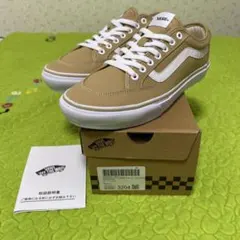 ベージュ スニーカー