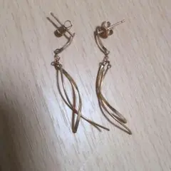 4℃　　ゴールドツイストデザインロングピアス