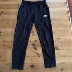キッズNike ブラックパンツ XSサイズ ダメージあり