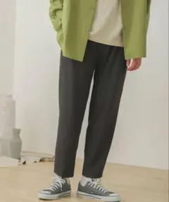 ダブルタックテーパードスラックス