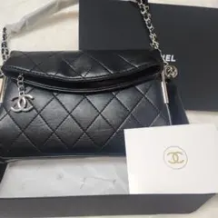 CHANEL ブラックレザー ショルダーバッグ　ノベルティ