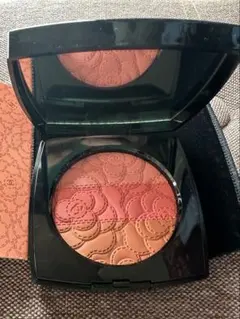 シャネル　チーク カメリアフトゥーラ