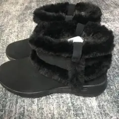 ファー付きブラックショートブーツ
