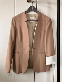 BEAUTRAVA ノーカラージャケット ベージュ