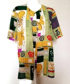 多色抽象パターン 半袖シャツ　グリーン　重ね着風　レトロ　柄シャツ　個性的