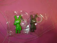 ガチャ２つセットブラックラビットめじるしチャーム