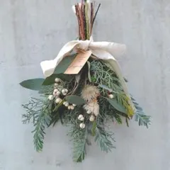 4.フレッシュグリーンとドライフラワーのナチュラルスワッグ　30cm　ユーカリ