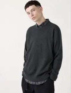 ユニクロ　UNIQLO カシミヤクルーネックセーター　ダークグレー