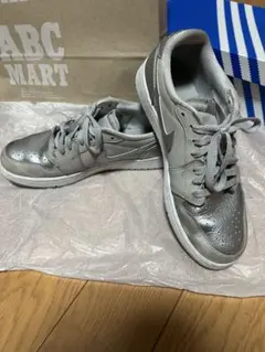 Nike エアジョーダン1レトロ　OG シルバー