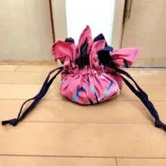 抽象ストライプ柄の巾着袋 中型