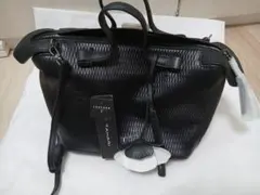 TAHARI エンボス加工 ブラック ショルダーバッグ ($228 MSRP)