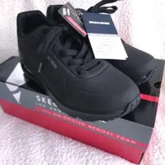 SKECHERS スニーカー