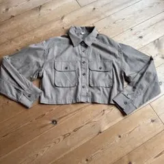 GU ベージュ クロップドシャツ Sサイズ